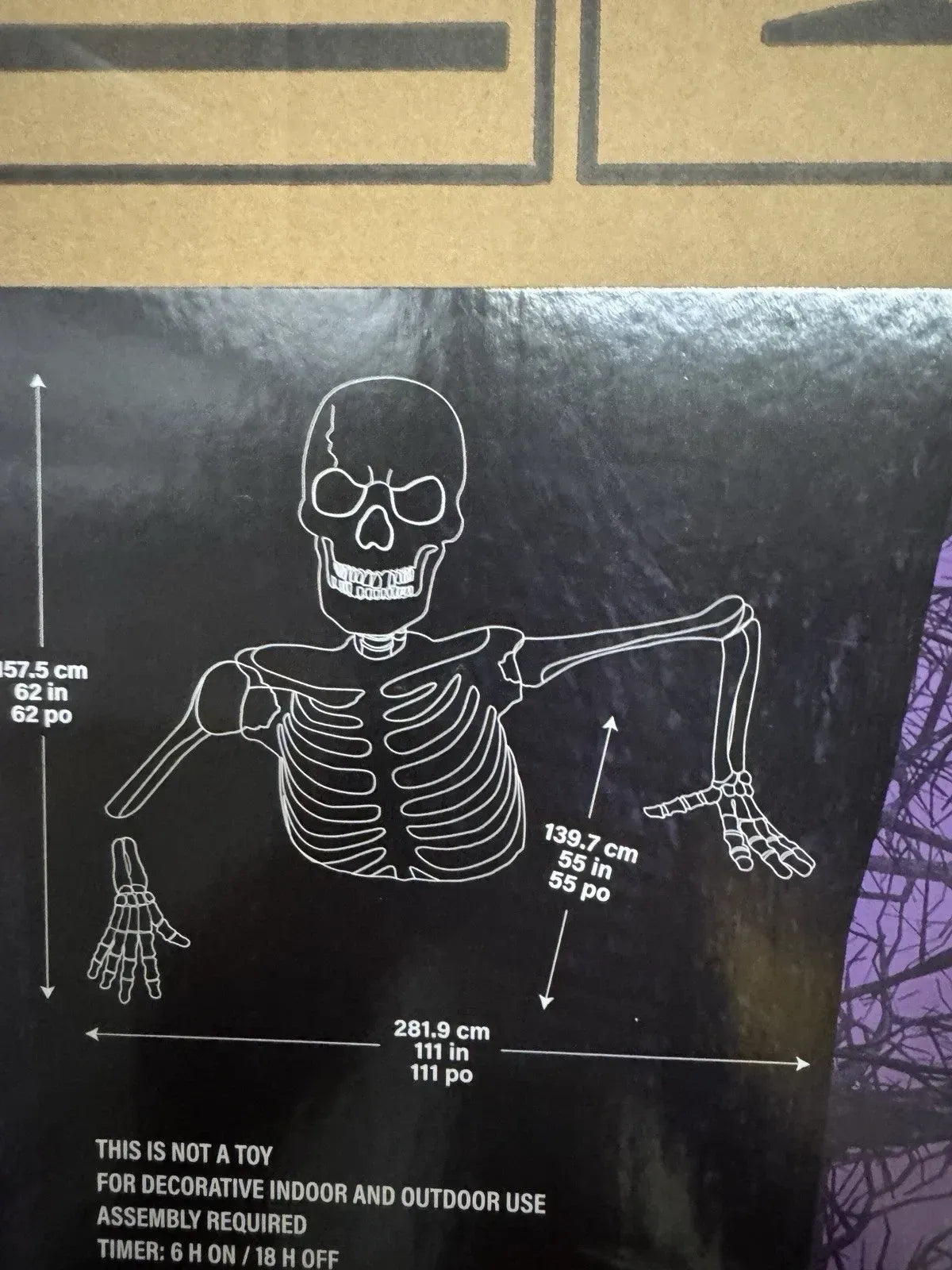 Oferta de Halloween para madrugadores: esqueleto gigante con ojos brillantes y sonidos espeluznantes